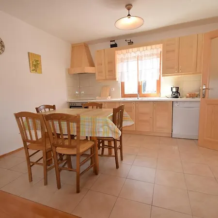 Stela Nenadici (Krk)